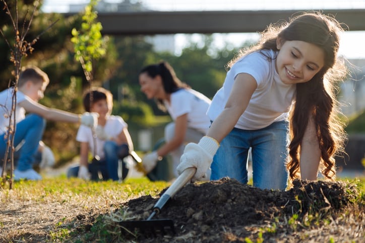 5 Ways Kids Can Give Back